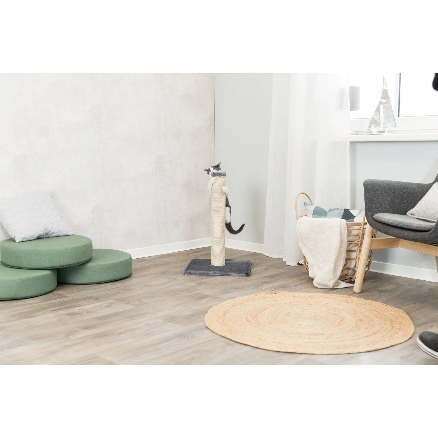 TRIXIE Parla 24.4-in Fleece Cat Scratching Post 5 TRIXIE Parla 24.4-in Fleece Cat Scratching Post - Image 3