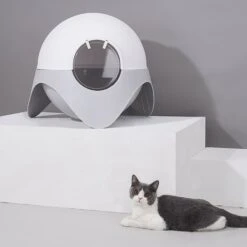 ZEZE Space Capsule Cat Litter Box